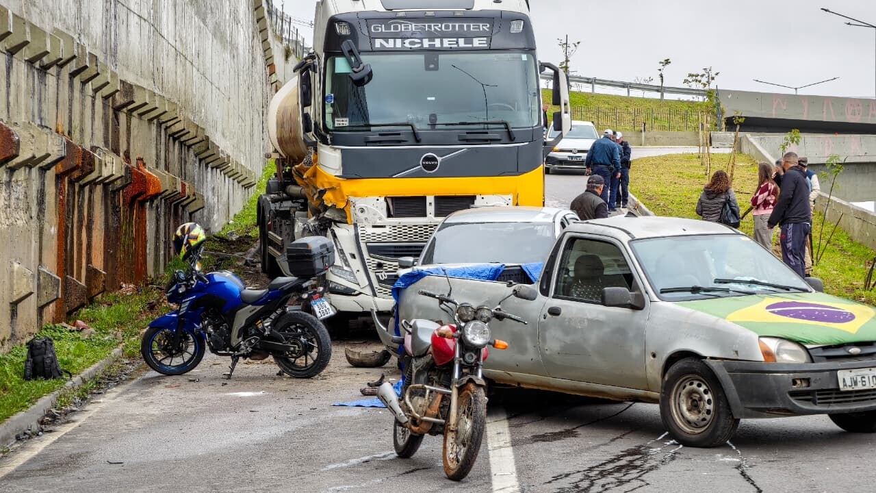 Duplo acidente na Linha Verde deixa dois mortos em Curitiba