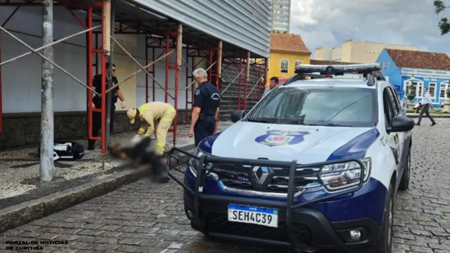 Briga em bar termina em agressão e esfaqueamento à luz do dia no Largo da Ordem