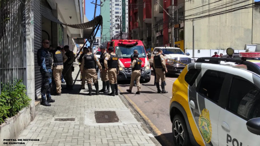 Dono de bicicletaria atira e mata homem após discussão no Centro de Curitiba e foge